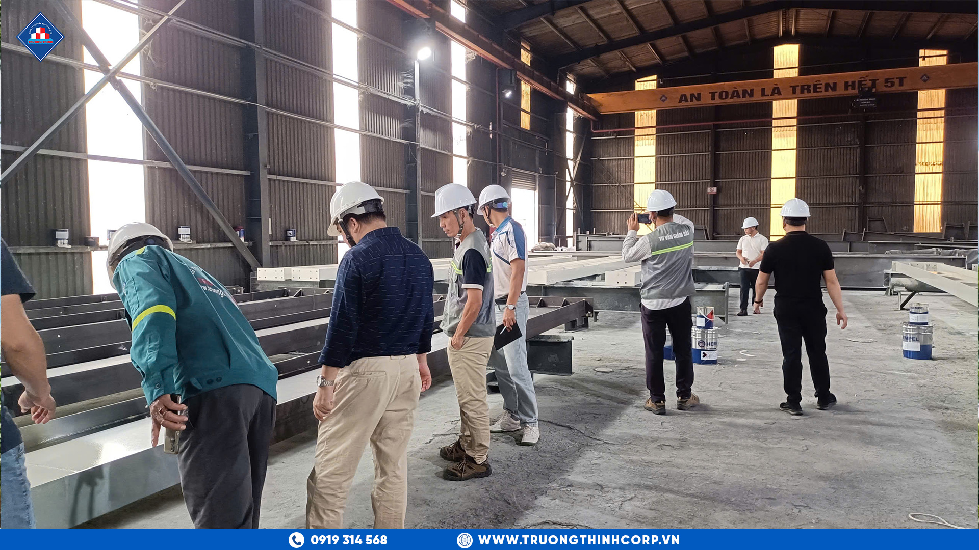 Đoàn tham quan nhà máy Trường Thịnh